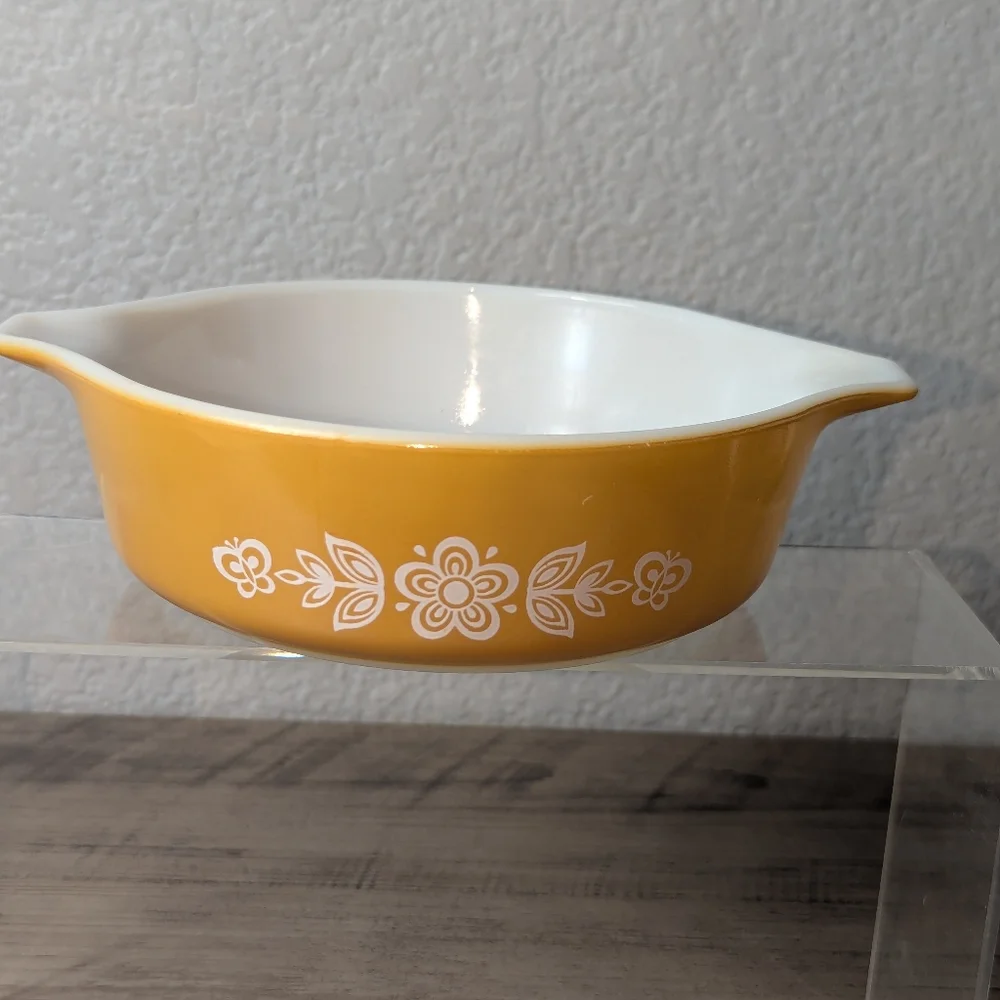 Vintage 1970s Pyrex Butterfly Gold #471 1-pint round casserole baking dish